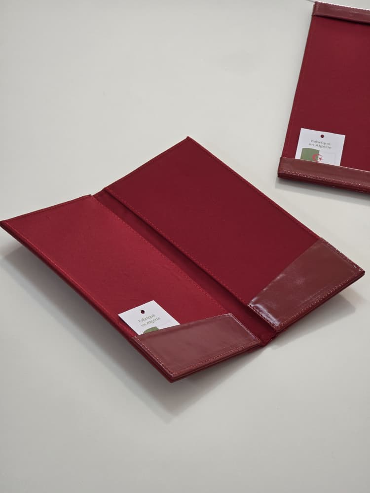 porte addition en cuir 
